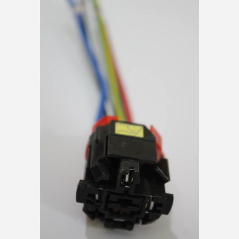 سوکت رله فن پژو 5 فیش